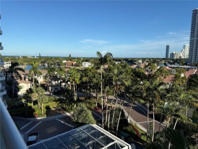 Comprar apartamento no Atlantic Three at The Point 702