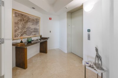 Comprar apartamento no Atlantic Three at The Point 702