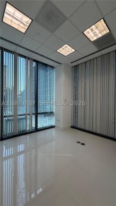 Comprar apartamento no The Club At Brickell Bay 200