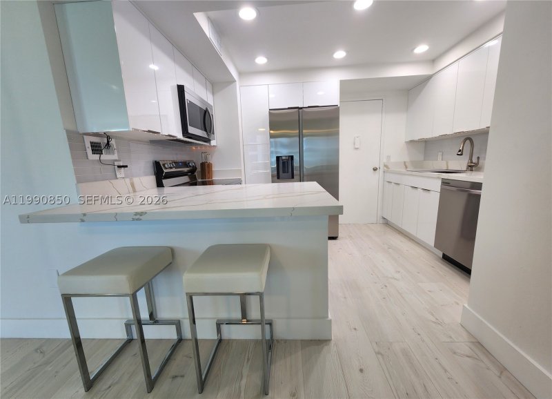 Apartment for rent at Alexander Towers 515