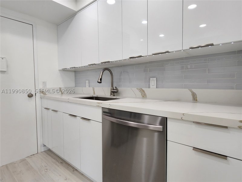 Apartment for rent at Alexander Towers 515