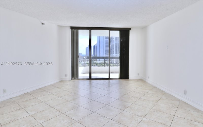 Condo for sale at Mystic Pointe 400 1207