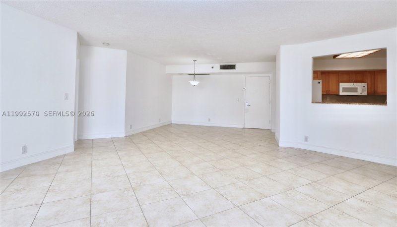 Condo for sale at Mystic Pointe 400 1207