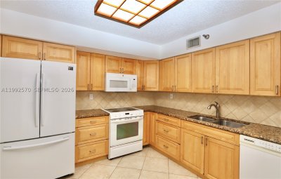 Comprar apartamento en Mystic Pointe 400 1207