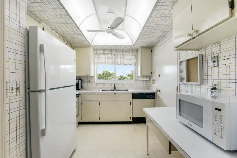 Condo for sale at Blair House 213