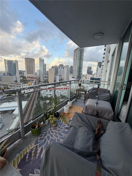 Condo for sale at The Ivy 2112