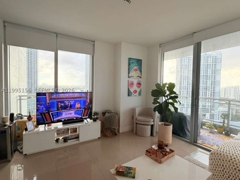 Condo for sale at The Ivy 2112