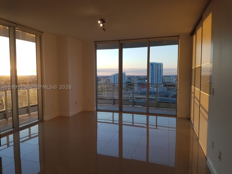 Condo for sale at The Ivy 2112