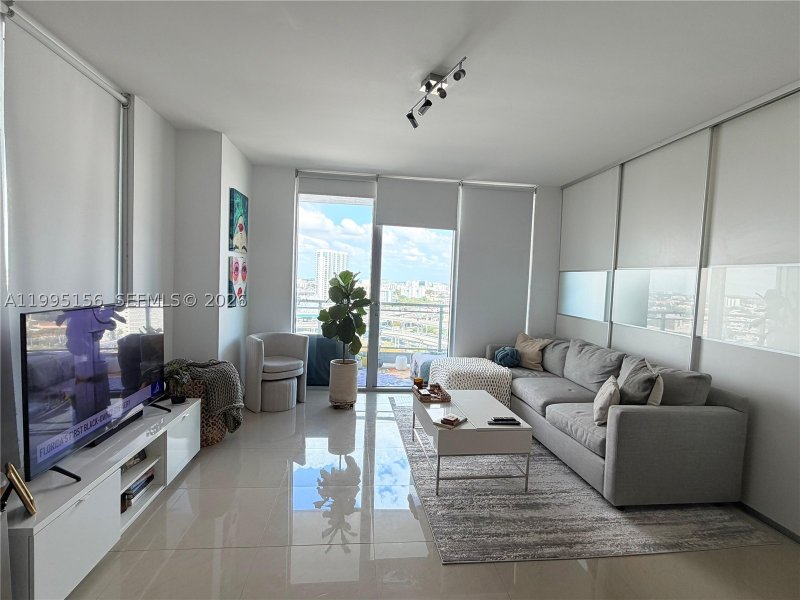 Condo for sale at The Ivy 2112