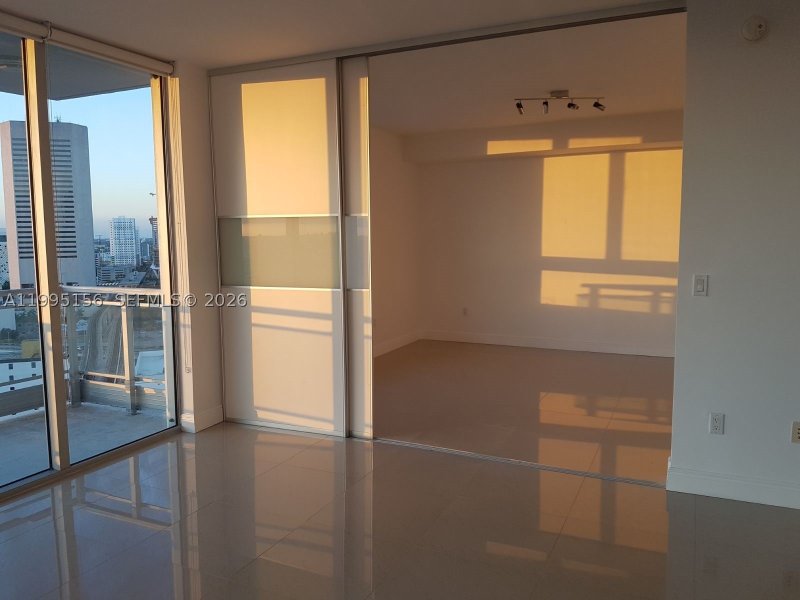 Condo for sale at The Ivy 2112