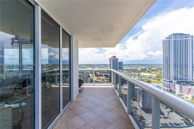Aluguel de apartamento no Beach Club Two 2608