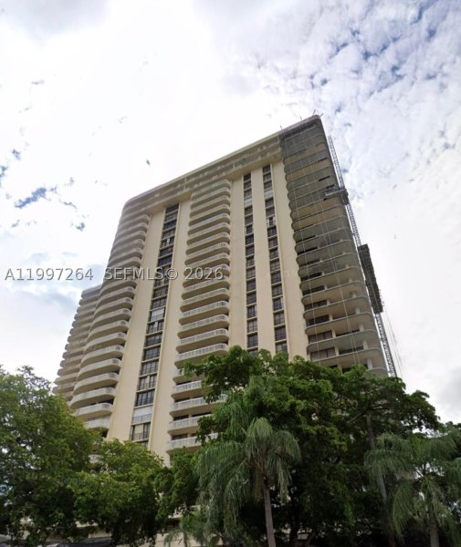 Apartment for rent at Turnberry Towers 16L