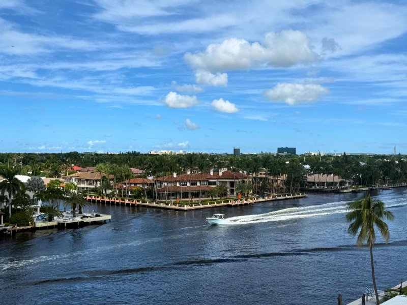 Condo for sale at Coral Ridge Towers North 709