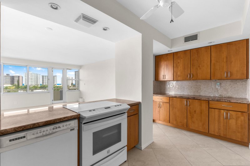 Condo for sale at Coral Ridge Towers North 709