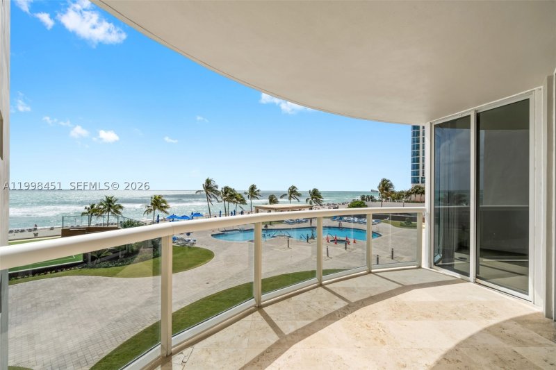 Condo for sale at The Pinnacle 406