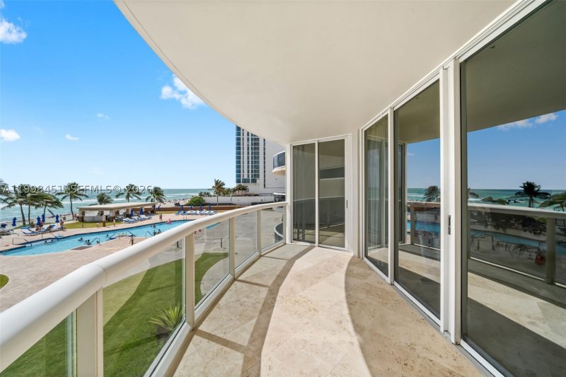 Condo for sale at The Pinnacle 406