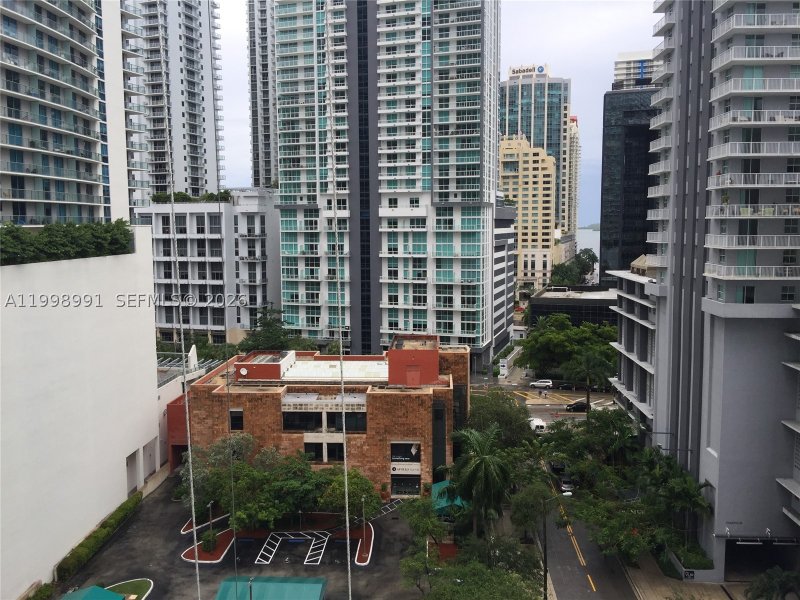 Condo for sale at Axis on Brickell South Tower 1406-S