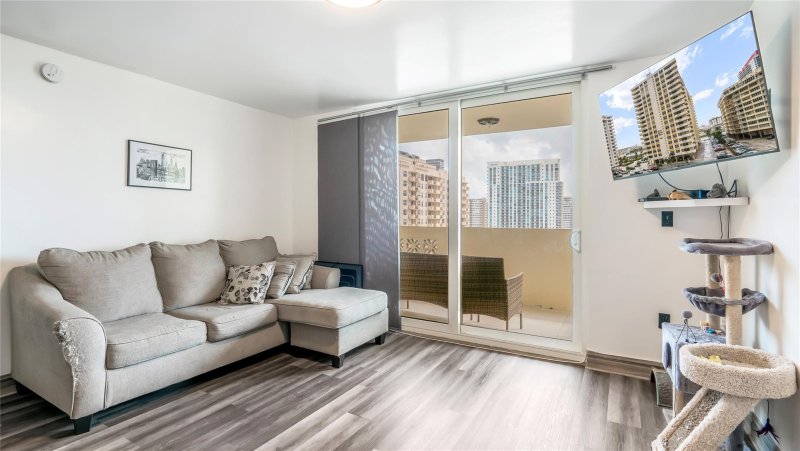 Condo for sale at Plaza Towers North 1608