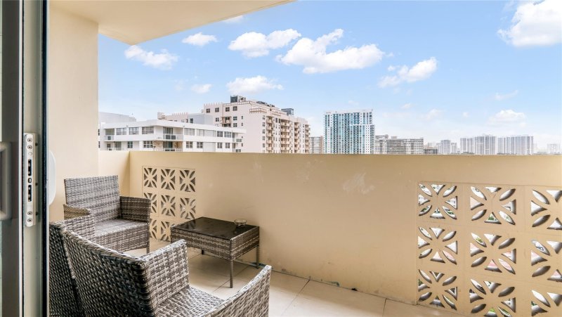 Condo for sale at Plaza Towers North 1608
