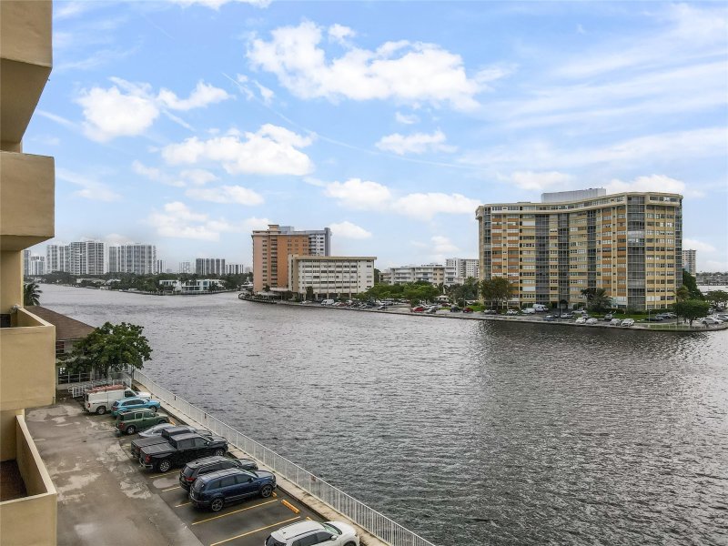 Condo for sale at Plaza Towers North 1608