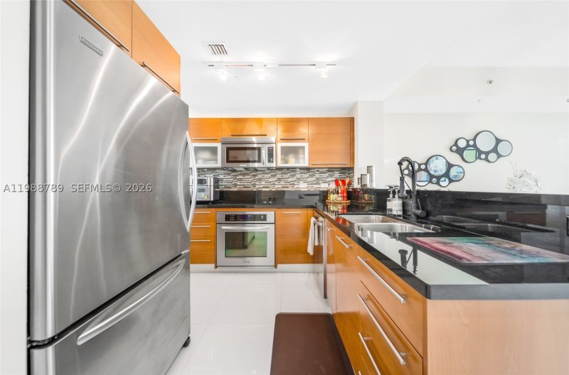 Apartment for rent at Vizcayne South Tower 1109