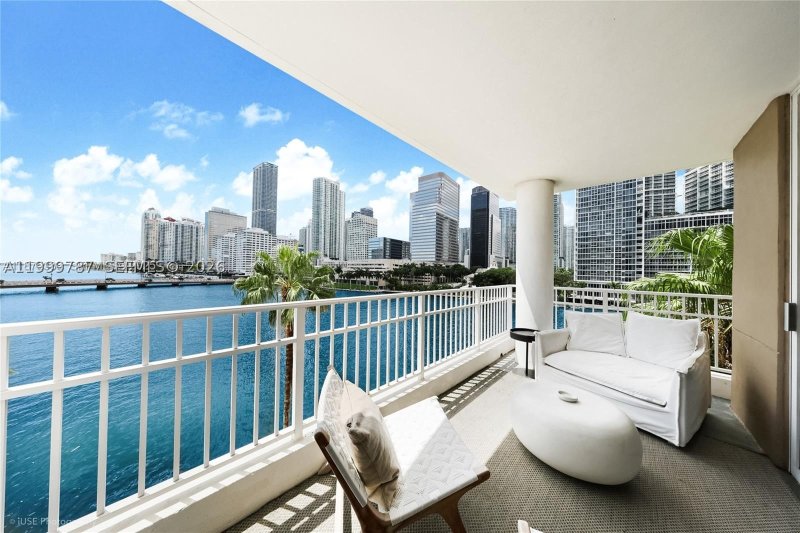 Condo for sale at Courvoisier Courts 503