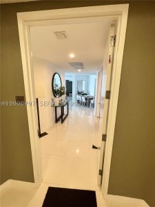 Aluguel de apartamento no Trump Tower Three 803