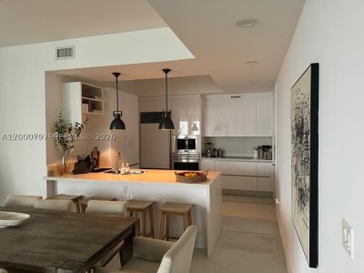 Aluguel de apartamento no Trump Tower Three 803