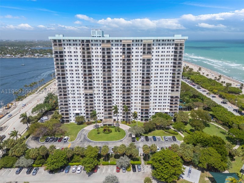 Condo for sale at The Summit 110S