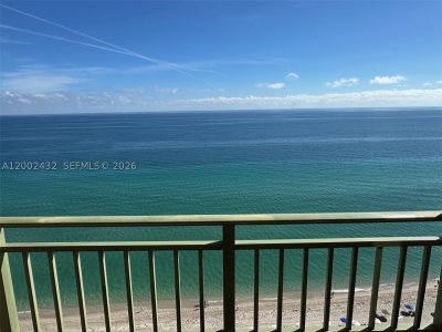 Aluguel de apartamento no 2080 Ocean Drive MPH12
