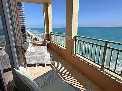 Aluguel de apartamento no 2080 Ocean Drive MPH12