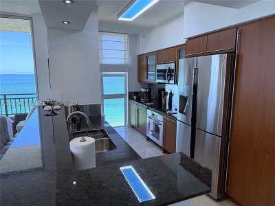 Aluguel de apartamento no 2080 Ocean Drive MPH12