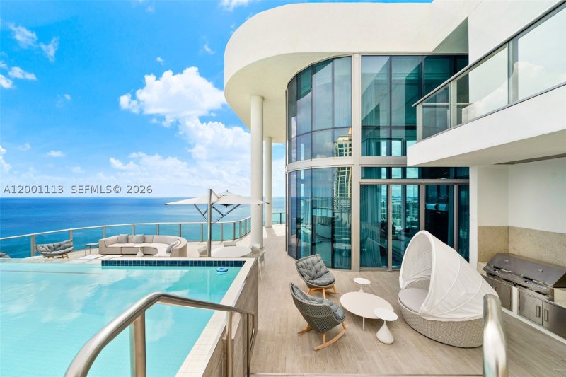 Comprar apartamento en Chateau Beach Residences PH3201
