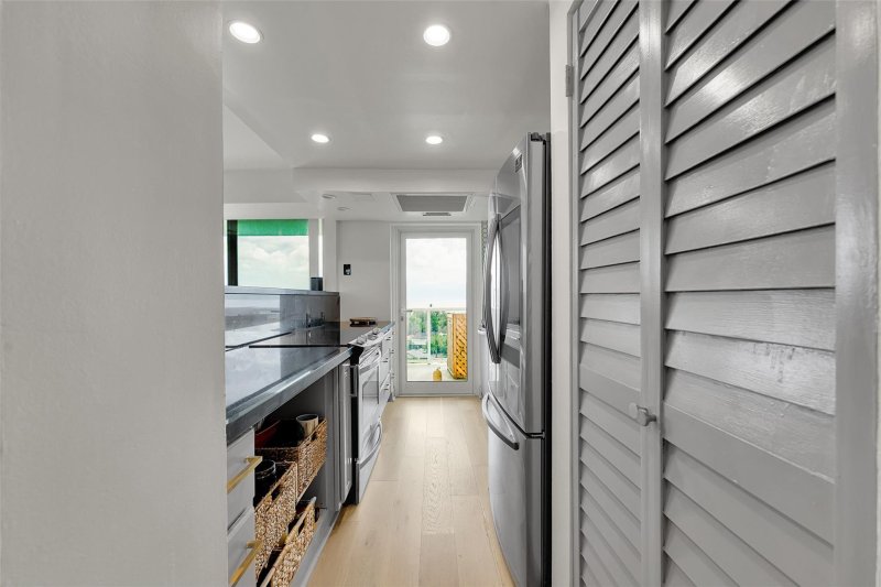 Apartment for rent at Vantage View 1004
