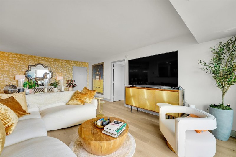 Apartment for rent at Vantage View 1004
