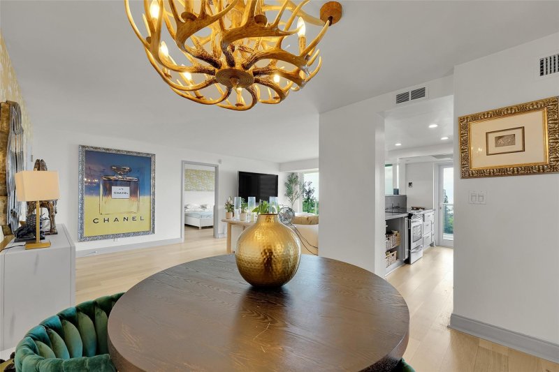 Apartment for rent at Vantage View 1004