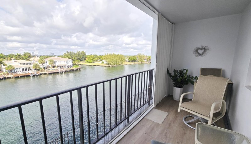 Condo for sale at Trafalgar Towers 505