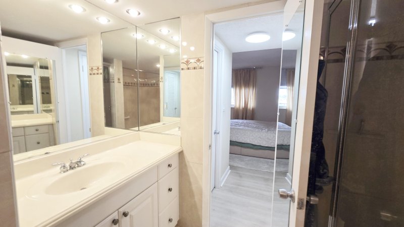 Condo for sale at Trafalgar Towers 505