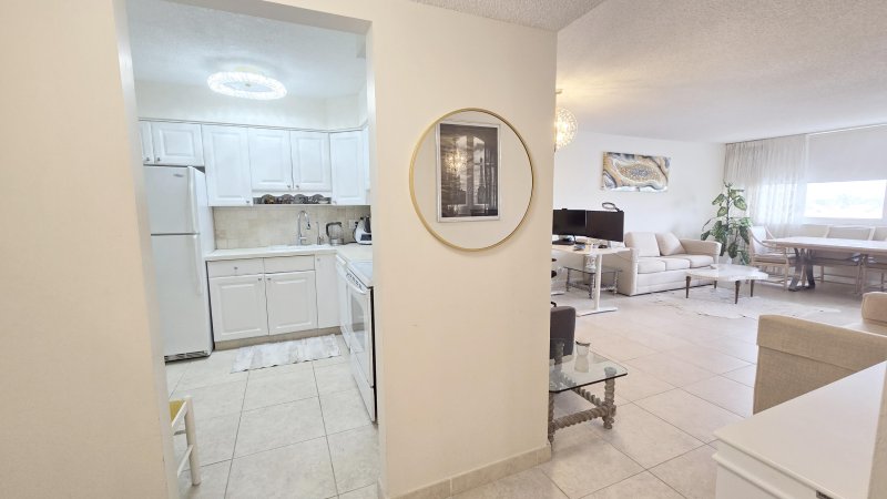 Condo for sale at Trafalgar Towers 505