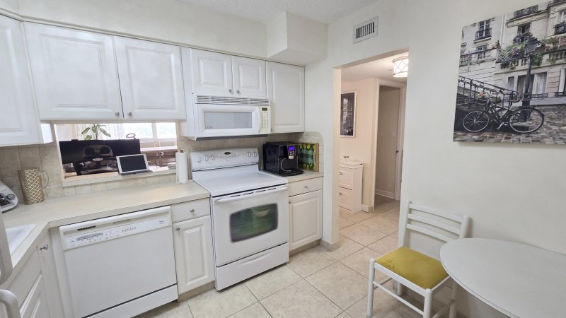 Condo for sale at Trafalgar Towers 505