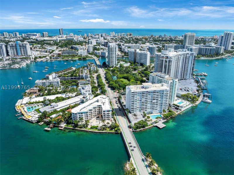 Condo for sale at Island Terrace LF
