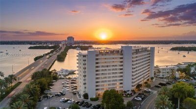 Comprar apartamento en Bayshore Yacht Tennis Club PENTHOUSE