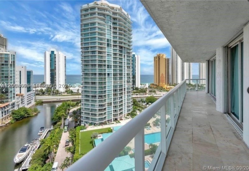 Apartment for rent at Oceania 5 1551
