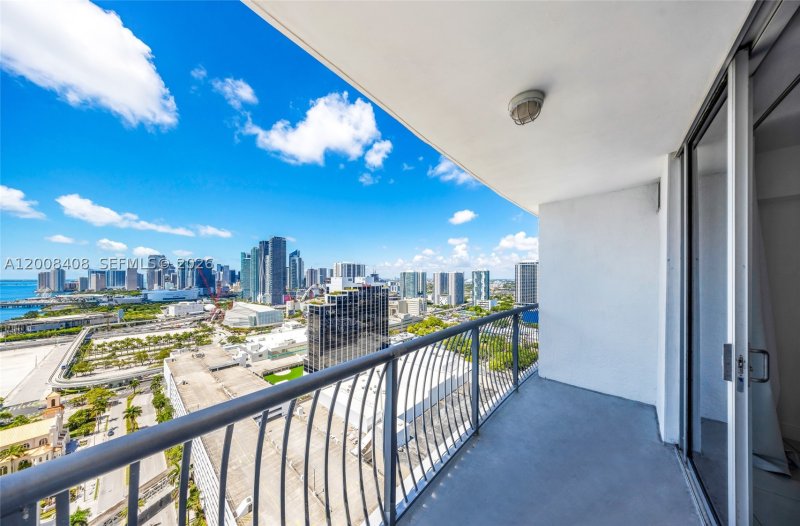 Aluguel de apartamento no Opera Tower 3308