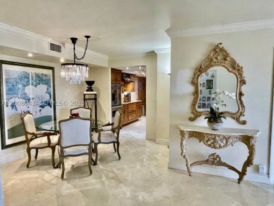 Comprar apartamento en Towers of Key Biscayne D903