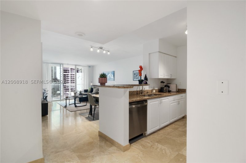 Apartment for rent at Mark on Brickell 805