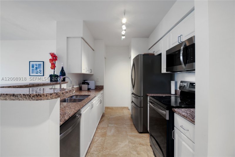 Apartment for rent at Mark on Brickell 805