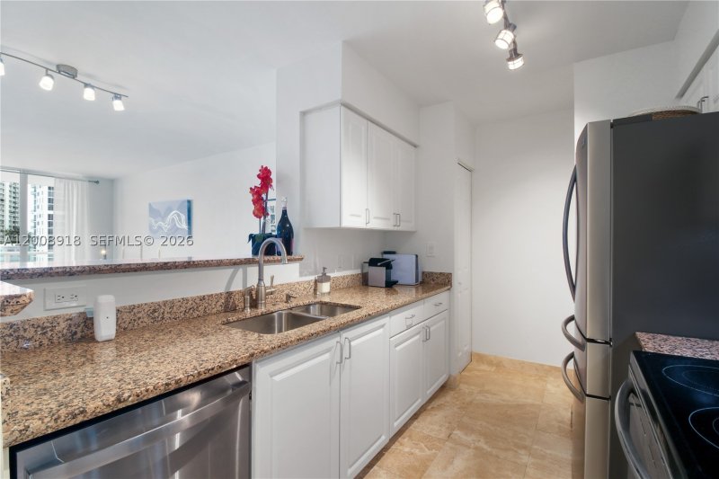 Apartment for rent at Mark on Brickell 805