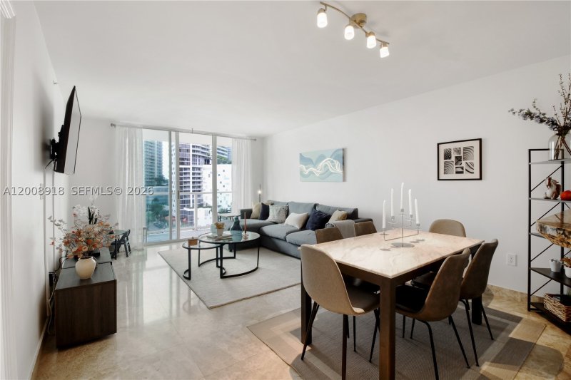 Apartment for rent at Mark on Brickell 805