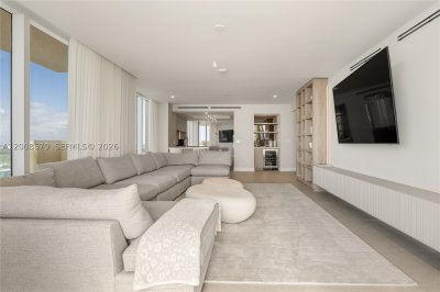 Comprar apartamento no Acqualina Resort & Spa 3906